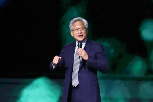 英伟达发布多款物理AI产品，两款机器人计算模组明年上市